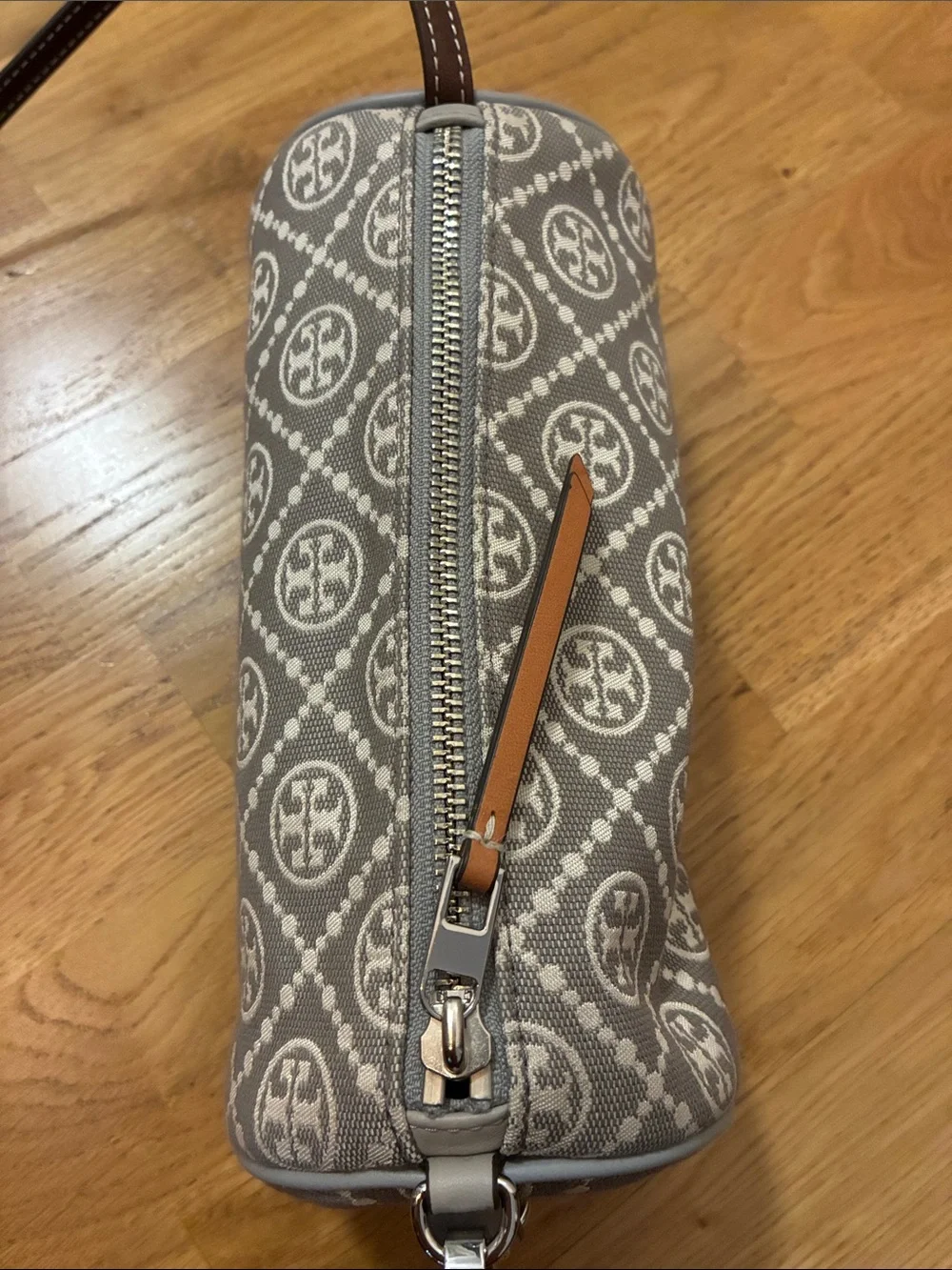 TORY BURCH T MONOGRAM UTILITY CYLINDER BAG